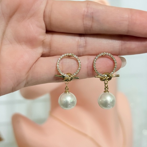 ⚜️Chic Gold and Pearl Drop Earrings - Picture 7 of 7